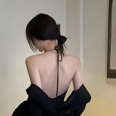 比基尼琼斯和爱的圣殿